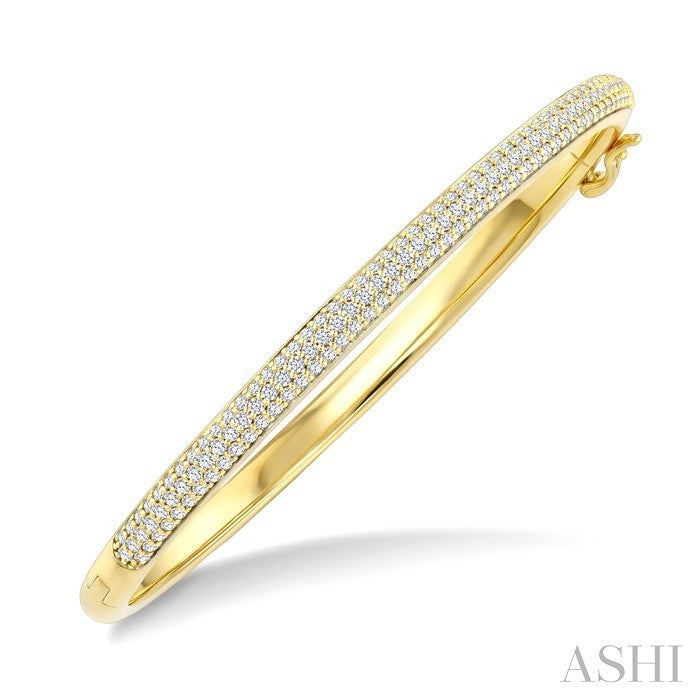 1 3/4 Ctw Pave Set Round Cut Diamond Aeris Gold Fashion Bangle in 14K Yellow Gold