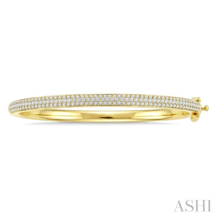 1 3/4 Ctw Pave Set Round Cut Diamond Aeris Gold Fashion Bangle in 14K Yellow Gold