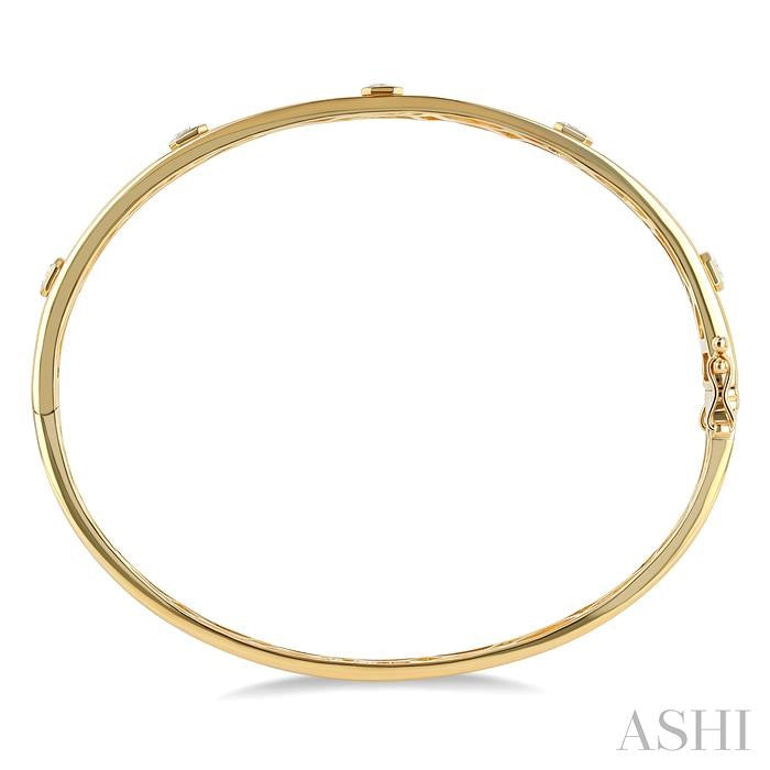 1 1/2 Ctw Bezel Set Emerald Cut Diamond Bangle in 14K Yellow Gold