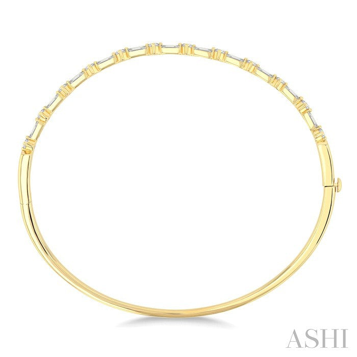 1 1/4 Ctw Baguette and Round Cut Diamond Fashion Bangle in 14K Yellow Gold