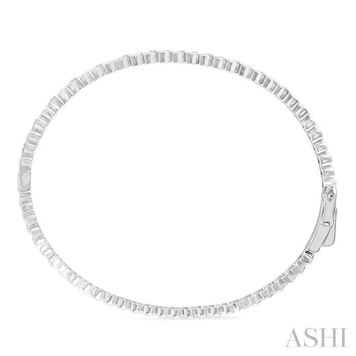 1/6 Ctw Puffed Heart Plain and Round Cut Diamond Bangle in Sterling Silver