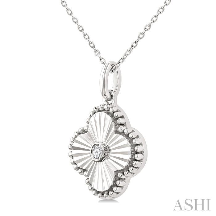 1/20 Ctw Clover Fluted Medallion Round Cut Diamond Pirouette Pendant With Chain in Sterling Silver