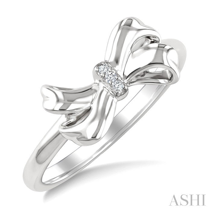 1/50 Ctw Round Cut Diamond Bow Fashion Ring in Sterling Silver