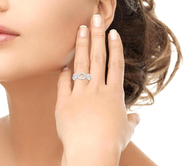 1/20 Ctw Oval Shape D-Link Round Cut Diamond Ring in Sterling Silver