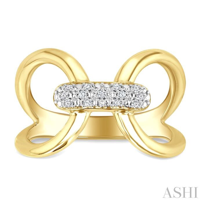 1/10 Ctw Accent Round Cut Diamond Bold Fashion Ring in Yellow Gold Vermeil