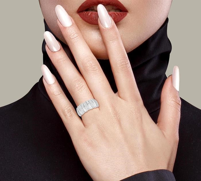 1/10 Ctw Bold Wide Ribbed Round Cut Diamond Pirouette Fashion Band in Sterling Silver