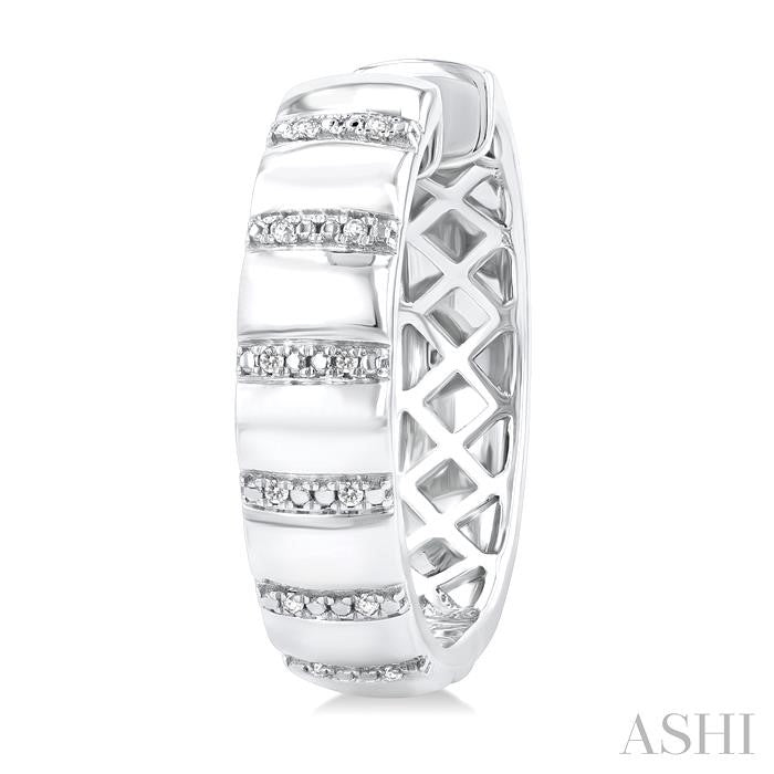 1/10 Ctw Ribbed Round Cut Diamond Pirouette Bold Fashion Hoop Earrings in Sterling Silver