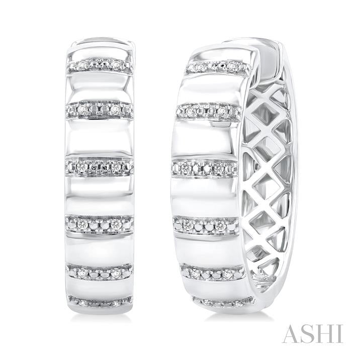 1/10 Ctw Ribbed Round Cut Diamond Pirouette Bold Fashion Hoop Earrings in Sterling Silver