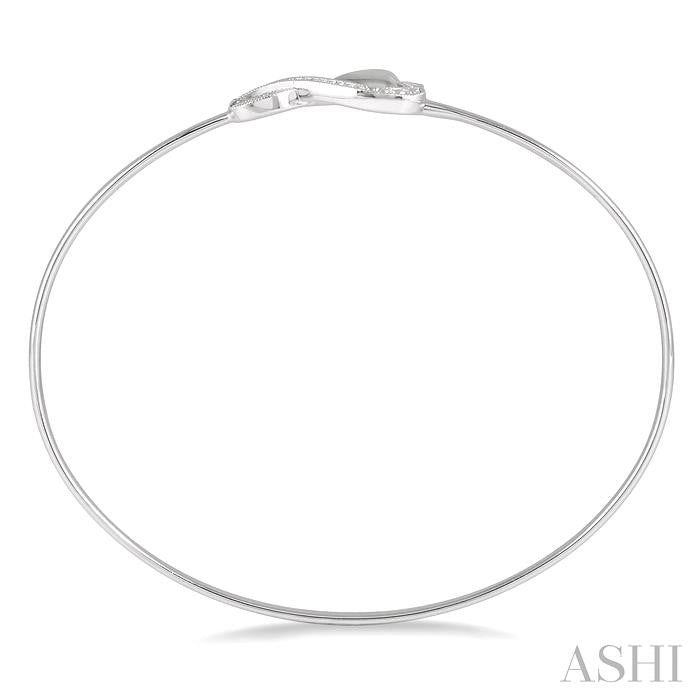 1/20 Ctw Twisted Heart Charm Round Cut Diamond Flexi Bangle in Sterling Silver