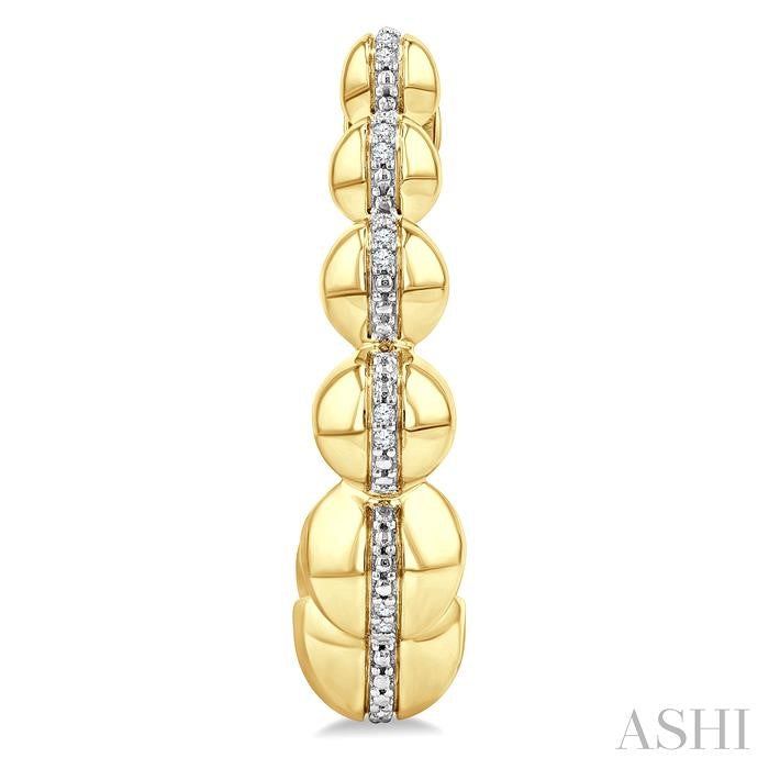 1/10 Ctw Bold Graduated Hemisphere Round Cut Diamond Fashion Half Hoop Earrings in Yellow Gold Vermeil