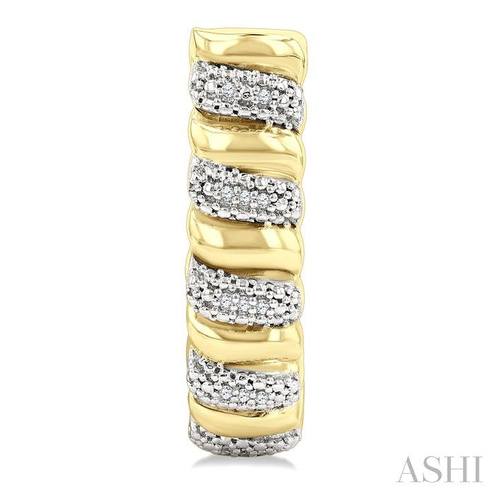 1/10 Ctw Bold Ribbed Swirl Round Cut Diamond Pirouette Fashion Half Hoop Earrings in Yellow Gold Vermeil