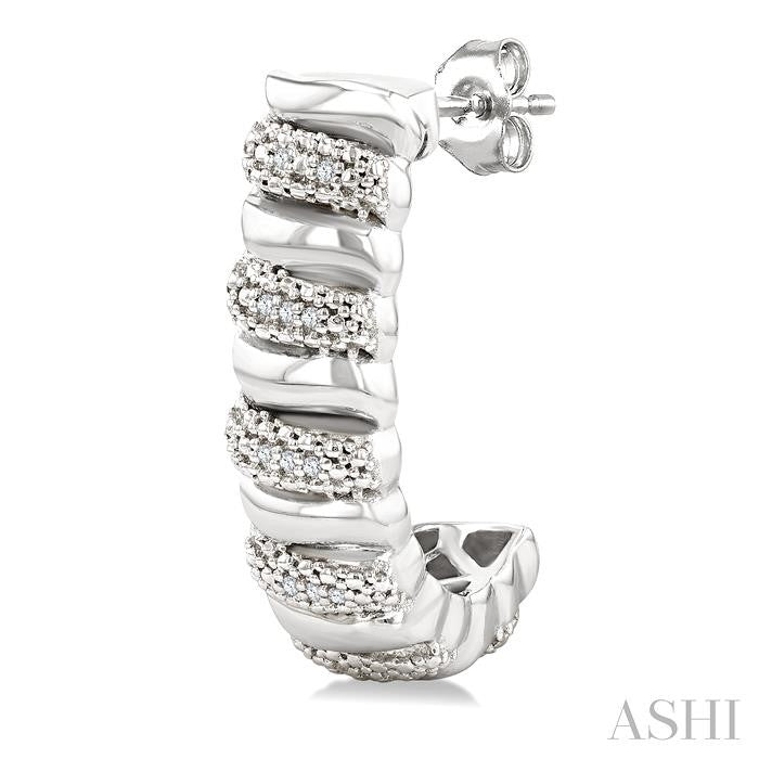 1/10 Ctw Bold Silver Ribbed Swirl Round Cut Diamond Pirouette Bold Half Hoop Earrings in Sterling Silver