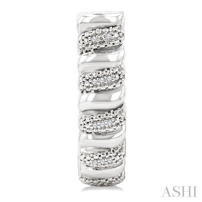 1/10 Ctw Bold Silver Ribbed Swirl Round Cut Diamond Pirouette Bold Half Hoop Earrings in Sterling Silver