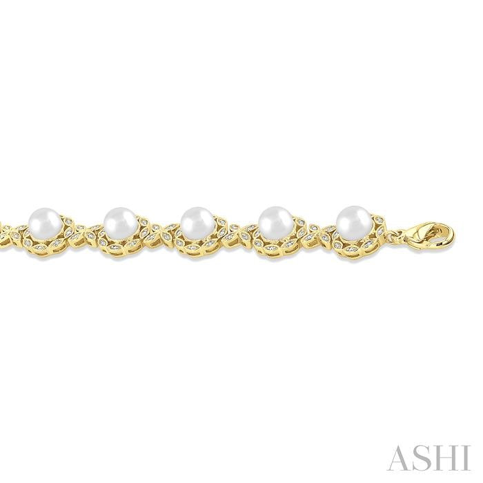 6 MM Cultured Pearl and 1/6 Ctw Round Cut Diamond Bracelet in Yellow Gold Vermeil