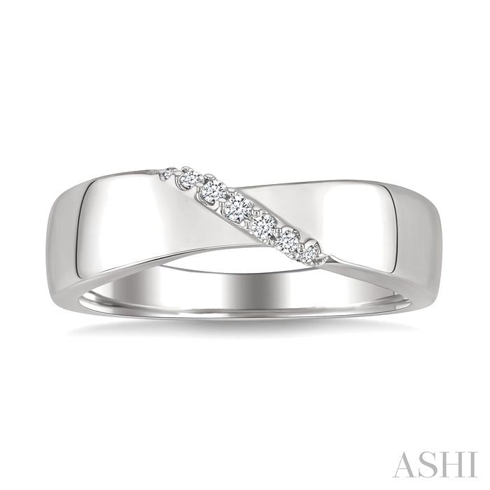 1/20 Ctw Round Cut Diamond Fashion Ring in Sterling Silver