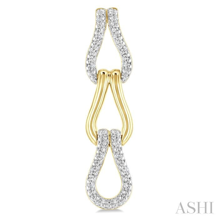 1/10 Ctw Round Cut Diamond Bold Knot Link Fashion Earrings in Yellow Gold Vermeil