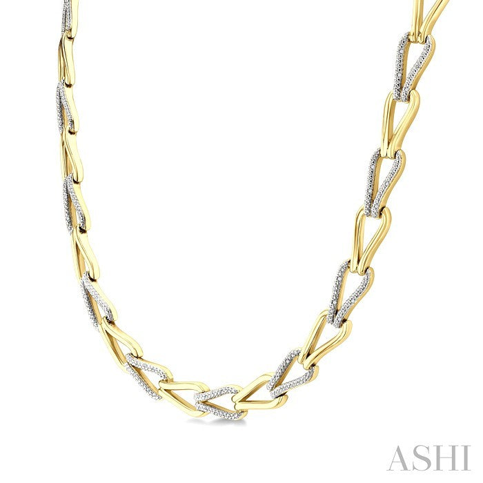 1/4 Ctw Round Cut Diamond Bold Knot Link Fashion Necklace in Yellow Gold Vermeil