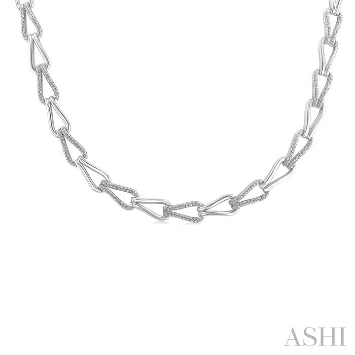 1/4 Ctw Round Cut Diamond Bold Knot Link Fashion Necklace in Sterling Silver