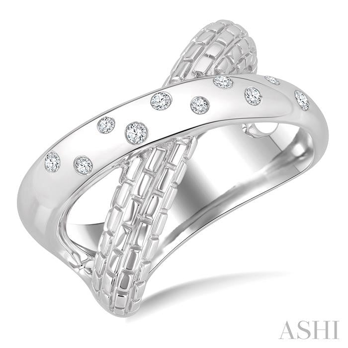 1/10 Ctw Split Criss Cross Round Cut Diamond Fashion Ring in Sterling Silver