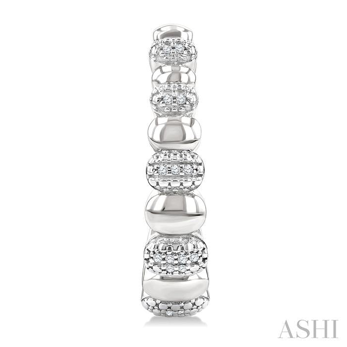 1/10 Ctw Bold Ribbed Round Cut Diamond Hoop Fashion Earrings in Sterling Silver