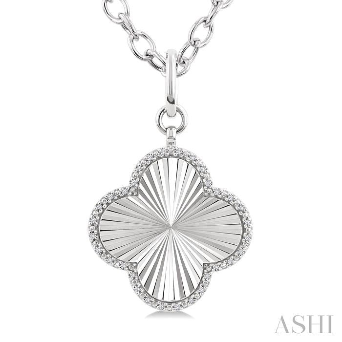 1/10 Ctw Clover Fluted Medallion Round Cut Diamond Pirouette Pendant With Chain in Sterling Silver