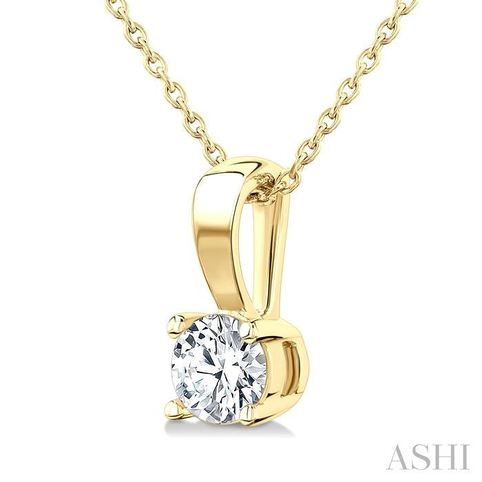 1/2 Ctw Prong Set Round Cut Diamond Solitaire Pendant With Chain in 14K Yellow Gold