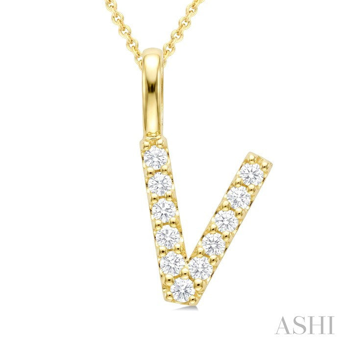 1/4 Ctw Initial 'V' Round Cut Diamond Pendant With Chain in 14K Yellow Gold