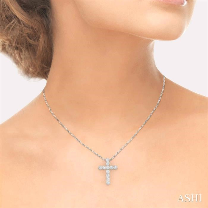 3/4 Ctw Shine Bright Round Cut Diamond Cross Pendant in 14K White Gold with chain