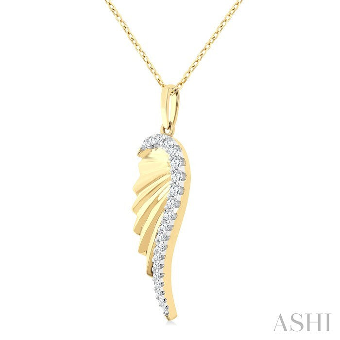 1/5 Ctw Fluted Texture Angel Wing Round Cut Diamond Pirouette Fashion Pendant With Chain in 14K Yellow Gold