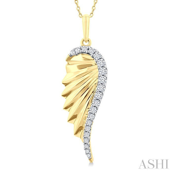 1/5 Ctw Fluted Texture Angel Wing Round Cut Diamond Pirouette Fashion Pendant With Chain in 14K Yellow Gold