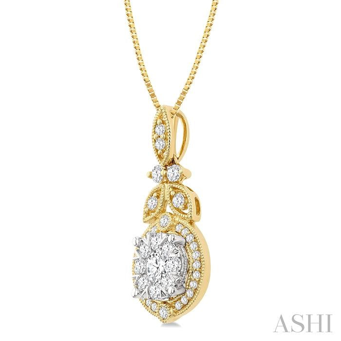 1/2 Ctw Shine Bright Circular Shape Round Cut Diamond Pendant With Chain in 14K Yellow and White Gold