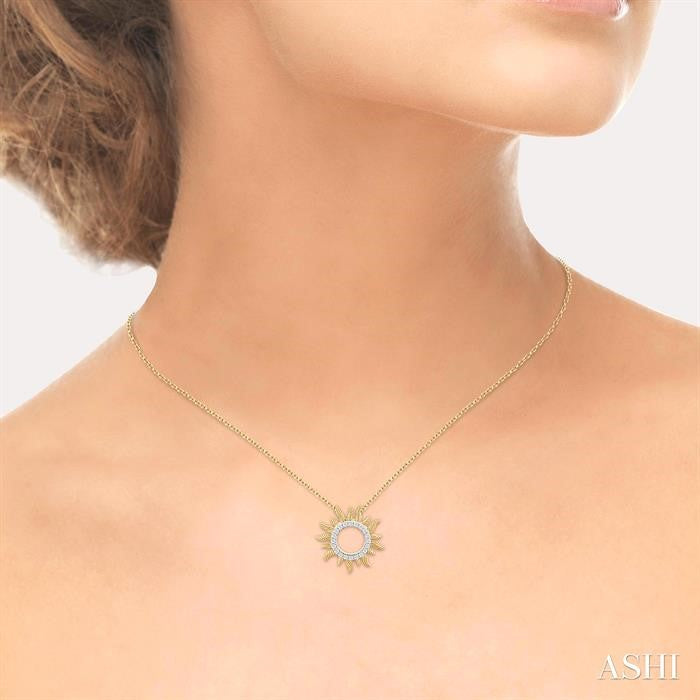 1/4 Ctw Textured Sunburst Round Cut Diamond Pirouette Fashion Pendant With Chain in 10K Yellow Gold