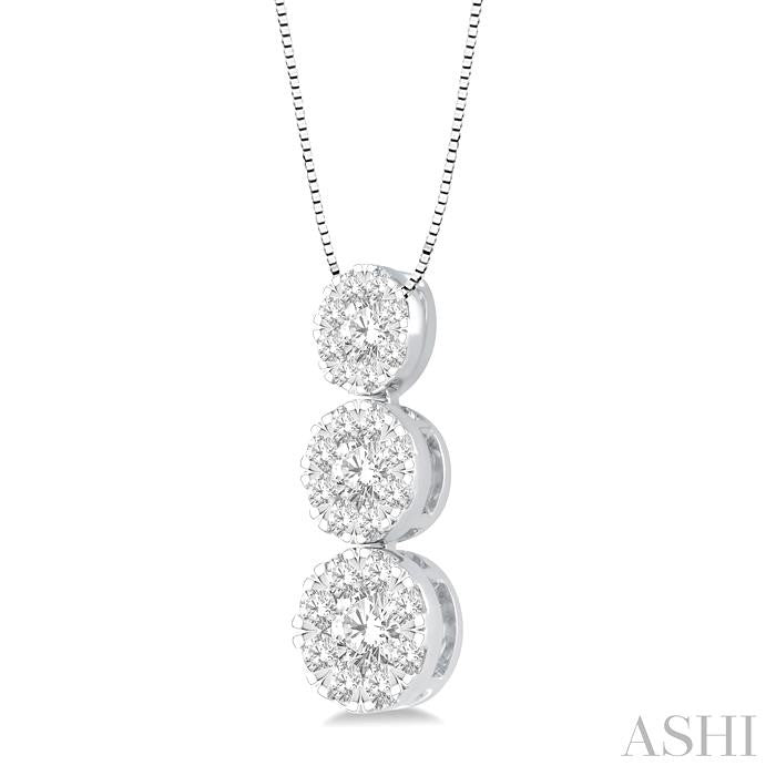 1/4 Ctw Shine Bright 3 stone Essential Round Cut Diamond Pendant with Chain in 14K White Gold