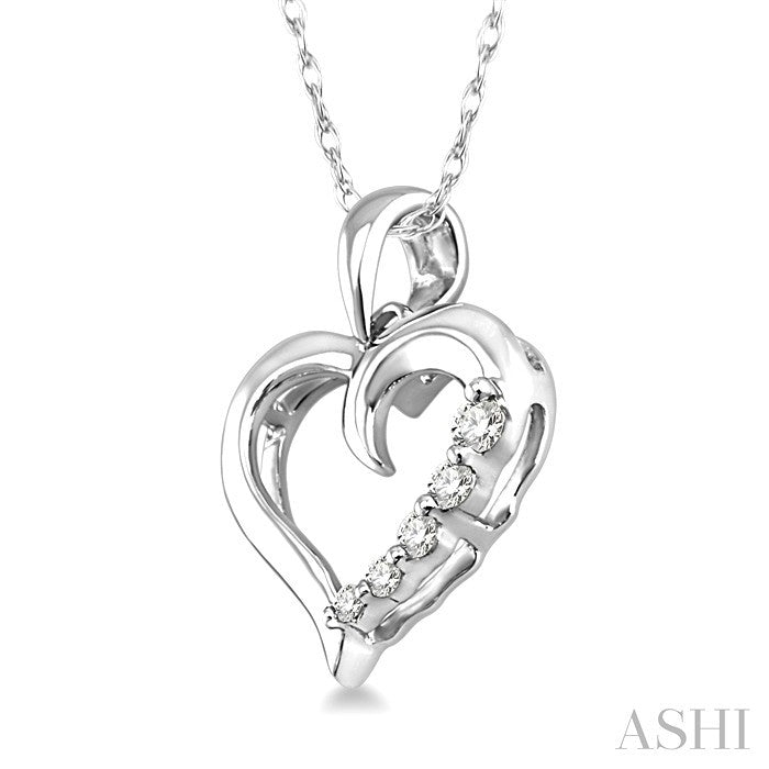 1/10 Ctw Round Cut Diamond Heart Shape Journey Pendant in 10K White Gold with Chain