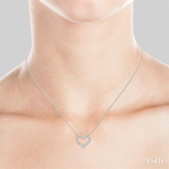 1/2 Ctw Round Cut Diamond Heart Pendant With Chain in 14K white Gold