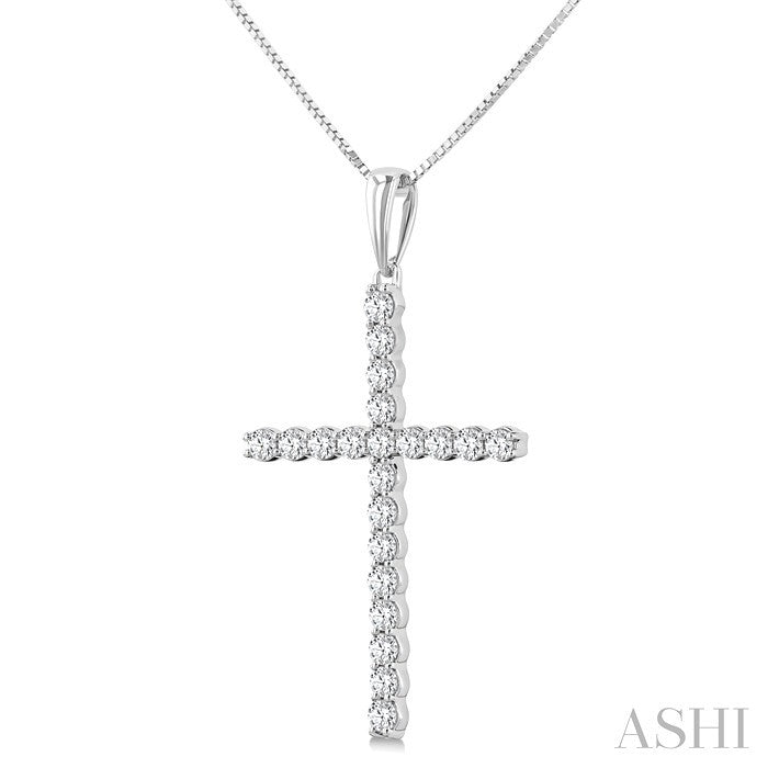 1/2 Ctw Cross Shared Prong Set Round Cut Diamond Pendant With Chain in 14K White Gold