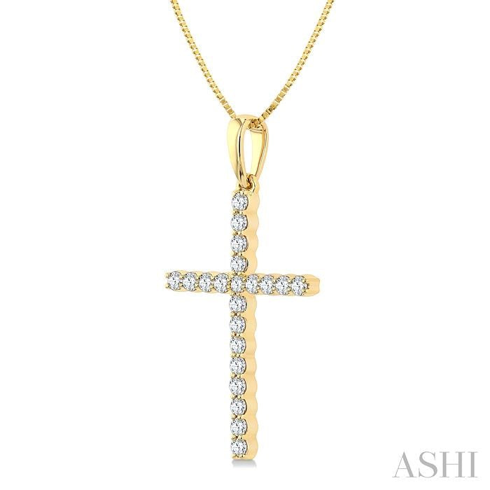 1/4 Ctw Round Cut Diamond Cross Fashion Pendant With Chain in 14K Yellow Gold