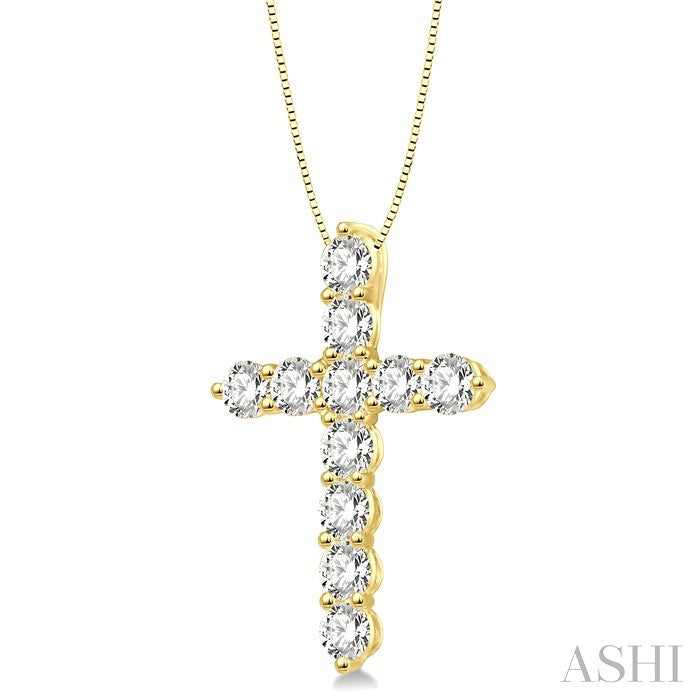 3/4 Ctw Round Cut Diamond Cross Pendant in 14K Yellow Gold with Chain