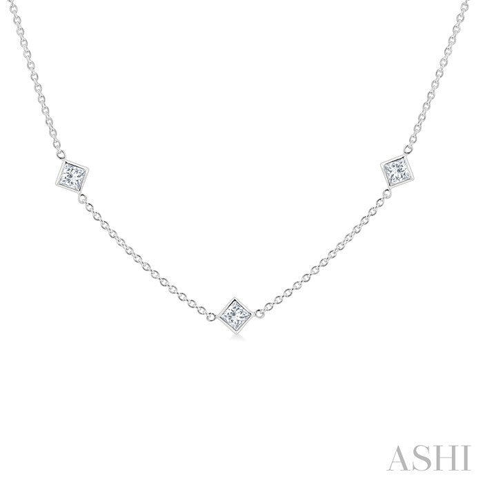 2 Ctw Princess Cut Diamond Station Necklace in 14K White Gold
