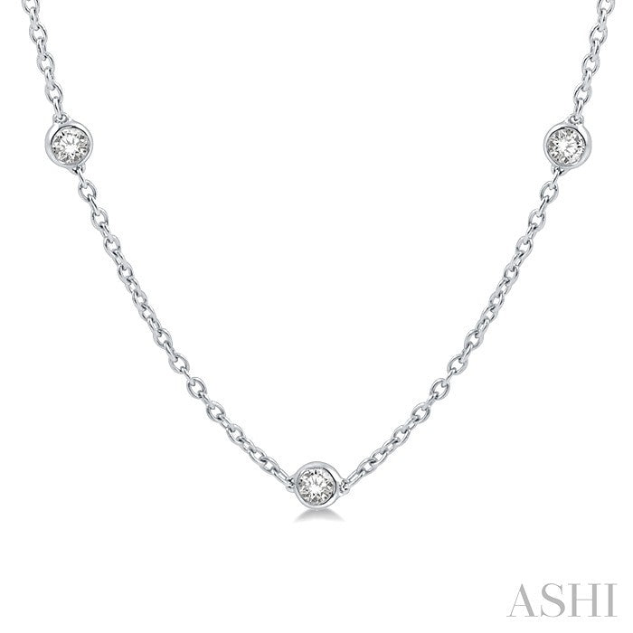 2 Ctw Round Cut Diamond Station Necklace in Platinum
