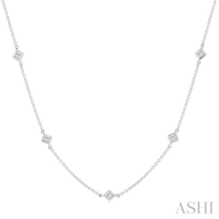 1/2 Ctw Princess Cut Diamond Fashion Station Necklace in 14K White Gold