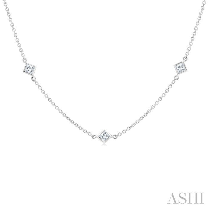 1/2 Ctw Princess Cut Diamond Fashion Station Necklace in 14K White Gold