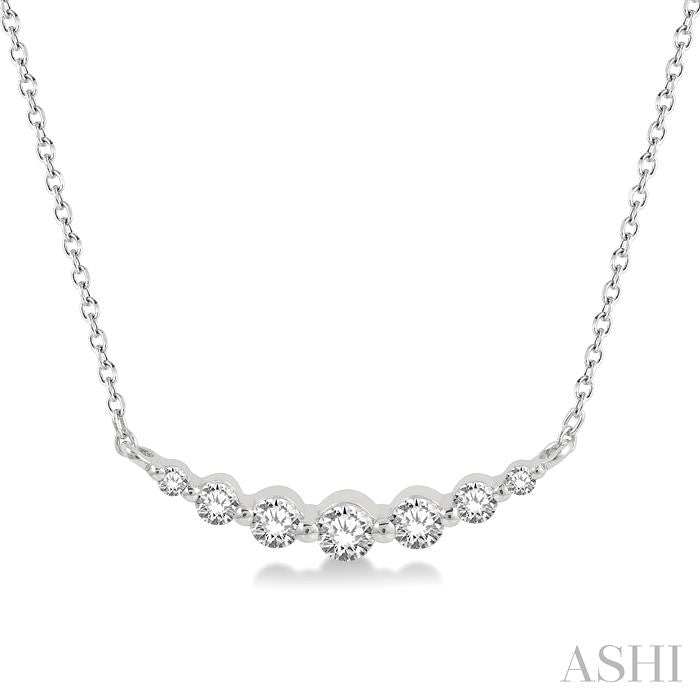1/4 Ctw Diamond Smile Necklace in 14K White Gold