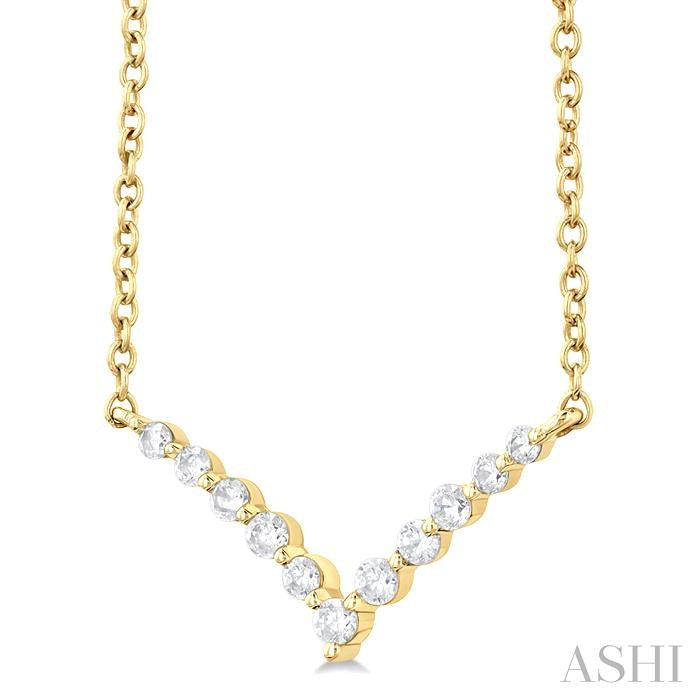 1/8 Ctw Chevron Round Cut Petite Diamond Necklace in 10K Yellow Gold