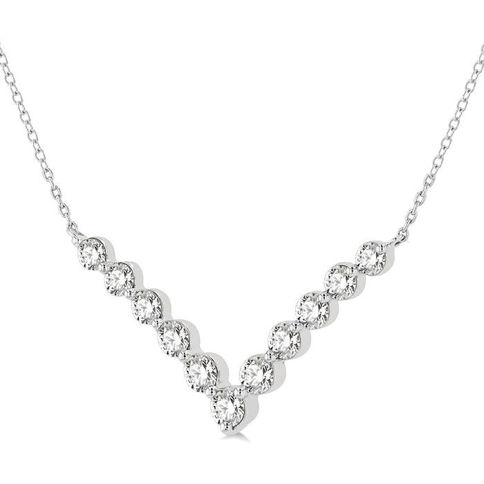 1 Ctw Chevron Round Cut Diamond Necklace in 14K White Gold