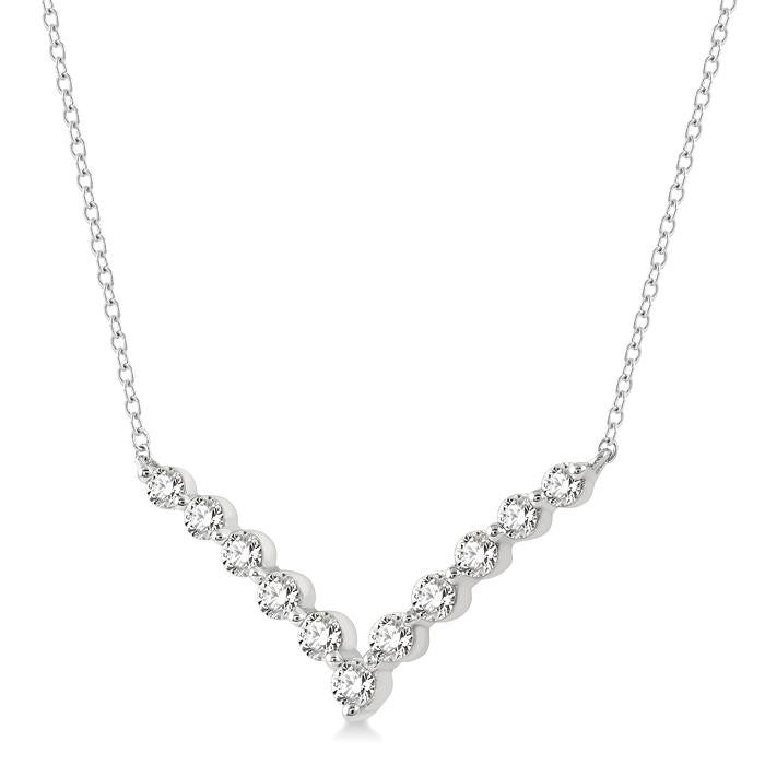 1/2 Ctw Chevron Round Cut Diamond Necklace in 14K White Gold