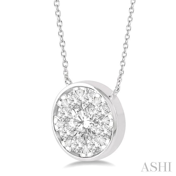 1/2 Ctw Round Shape Shine Bright Diamond Pendant With Chain in 14K White Gold