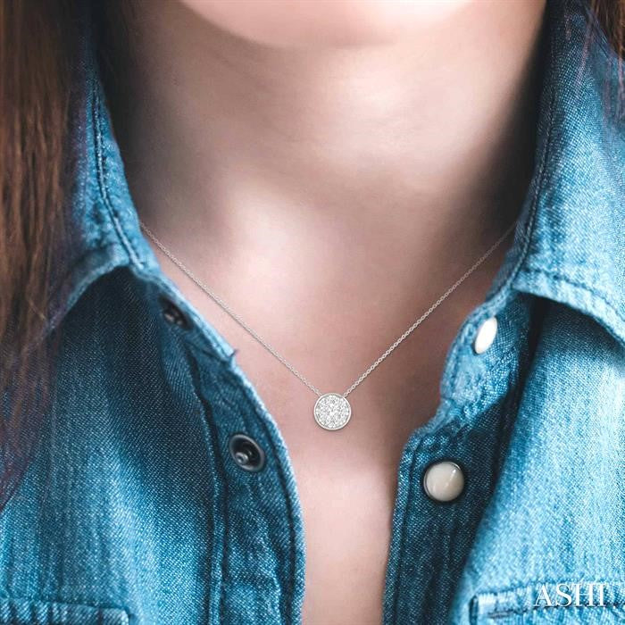 1/2 Ctw Round Shape Shine Bright Diamond Pendant With Chain in 14K White Gold