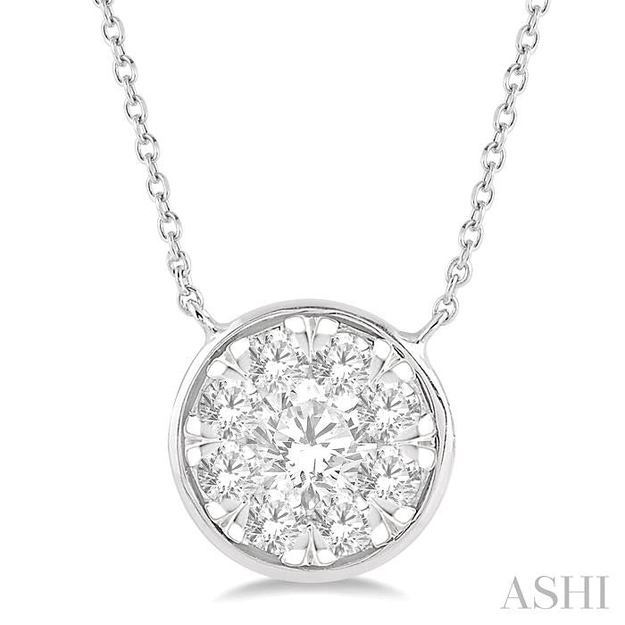 1/2 Ctw Round Shape Shine Bright Diamond Pendant With Chain in 14K White Gold
