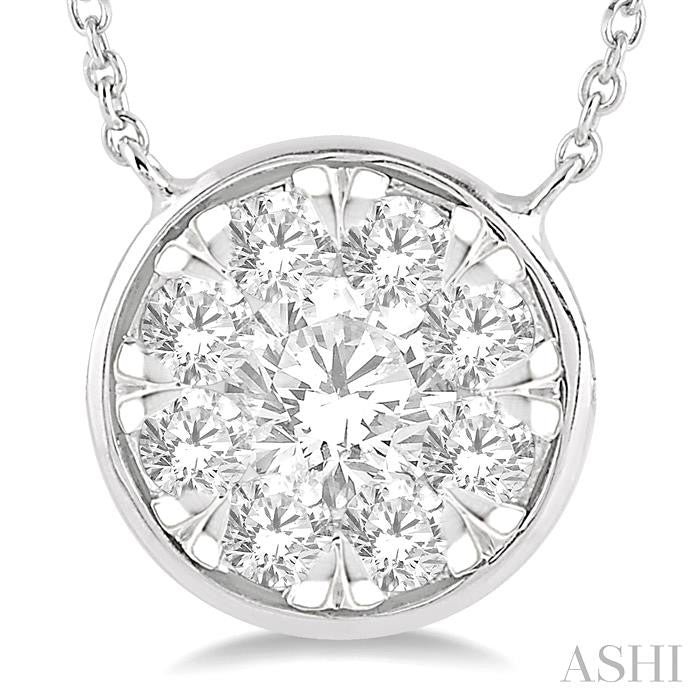 1/2 Ctw Round Shape Shine Bright Diamond Pendant With Chain in 14K White Gold